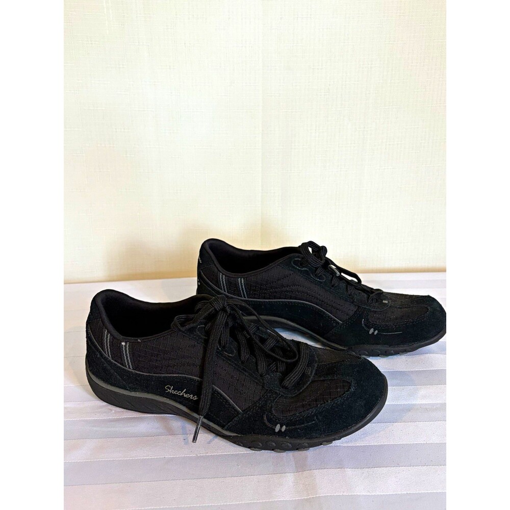 SKECHERS Women’s Black Lace-Up Low Top Athletic Sneakers, Style Code SN 22459